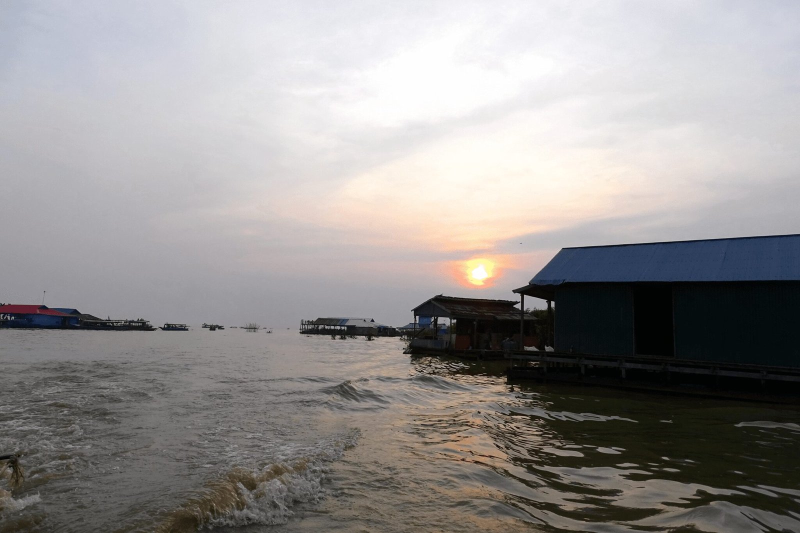 Kampong Phluk Floating Village, A Journey Through the Watery World of Kampong Phluk