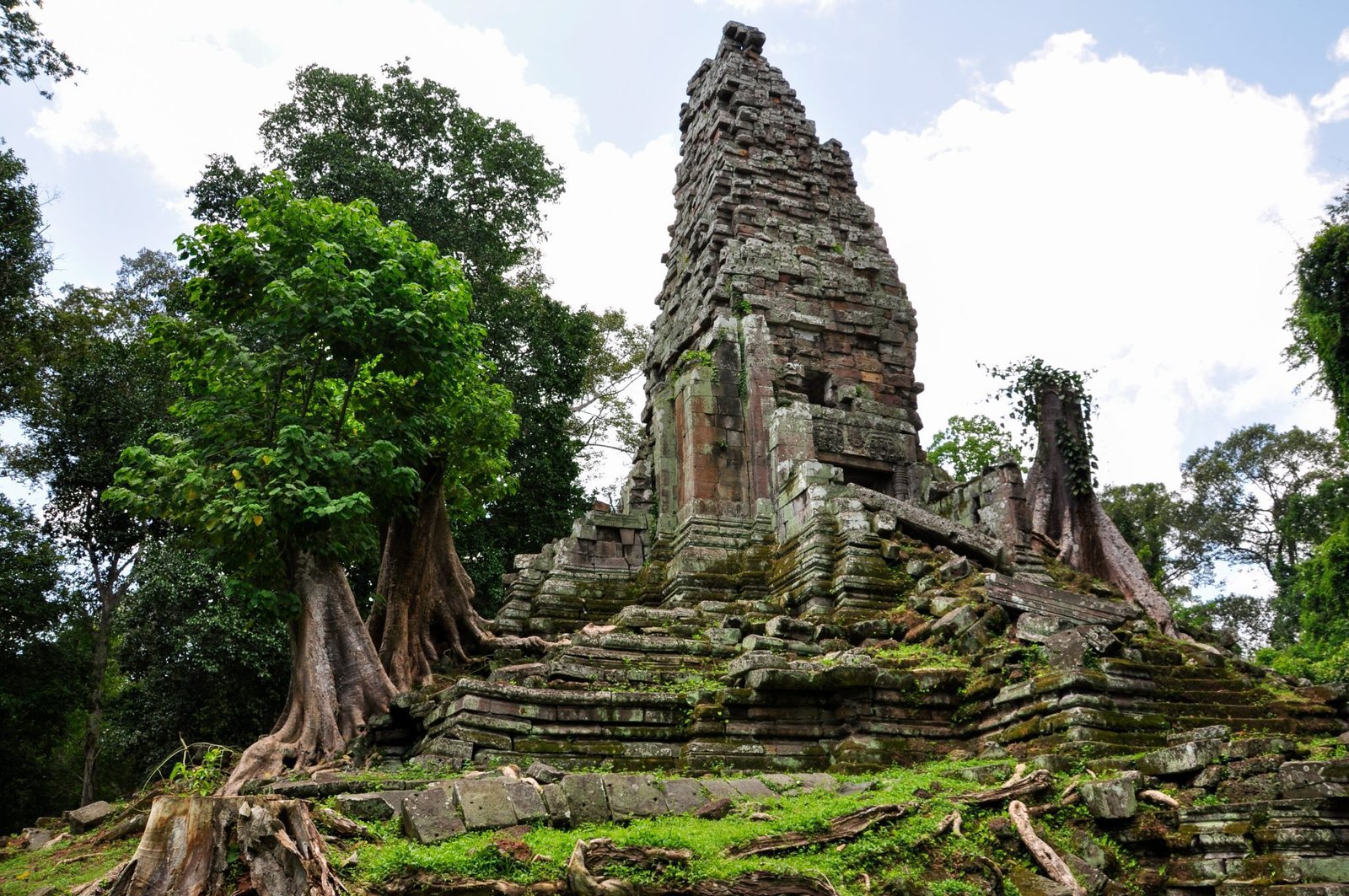 Whispers of History: Preah Palilay Temple Exploration