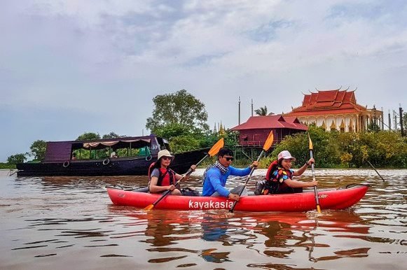 Capturing Cambodia’s Essence: Tola’s Eco-Friendly Bike & Kayak Photo Tour in Siem Reap