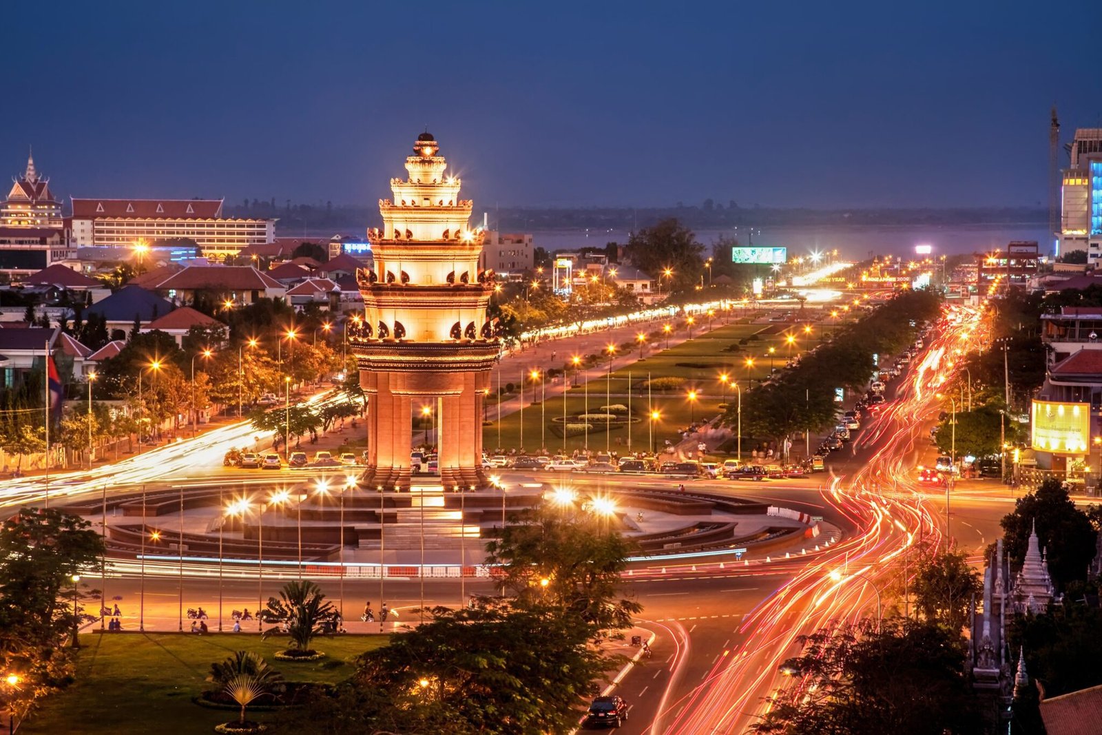 Phnom Penh City and Silk Island Tour